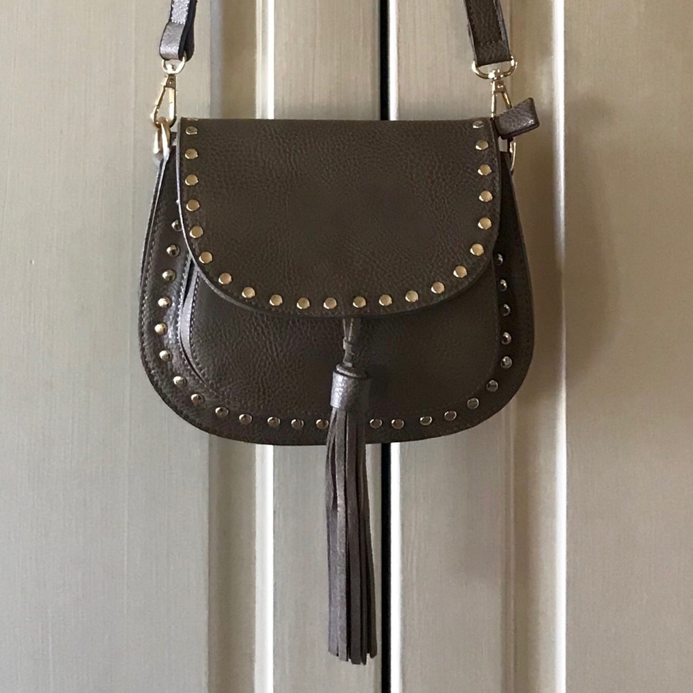 Adorable taupe cross body bag with opening tassel